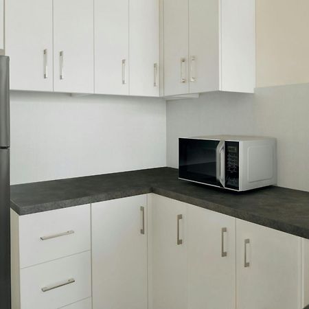 Delta Hotels By Marriott City Center Доха Екстер'єр фото A typical microwave oven