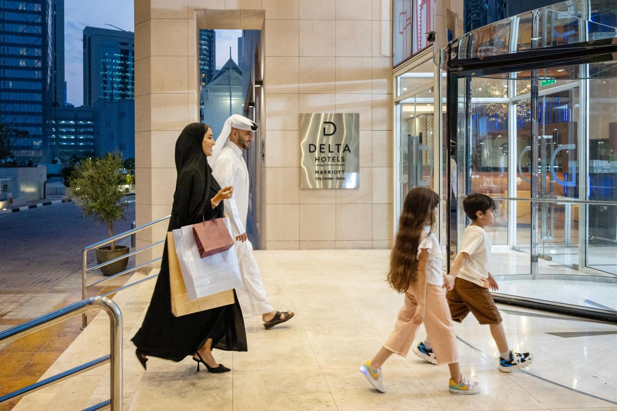 Delta Hotels By Marriott City Center Доха Екстер'єр фото Entrance to the hotel