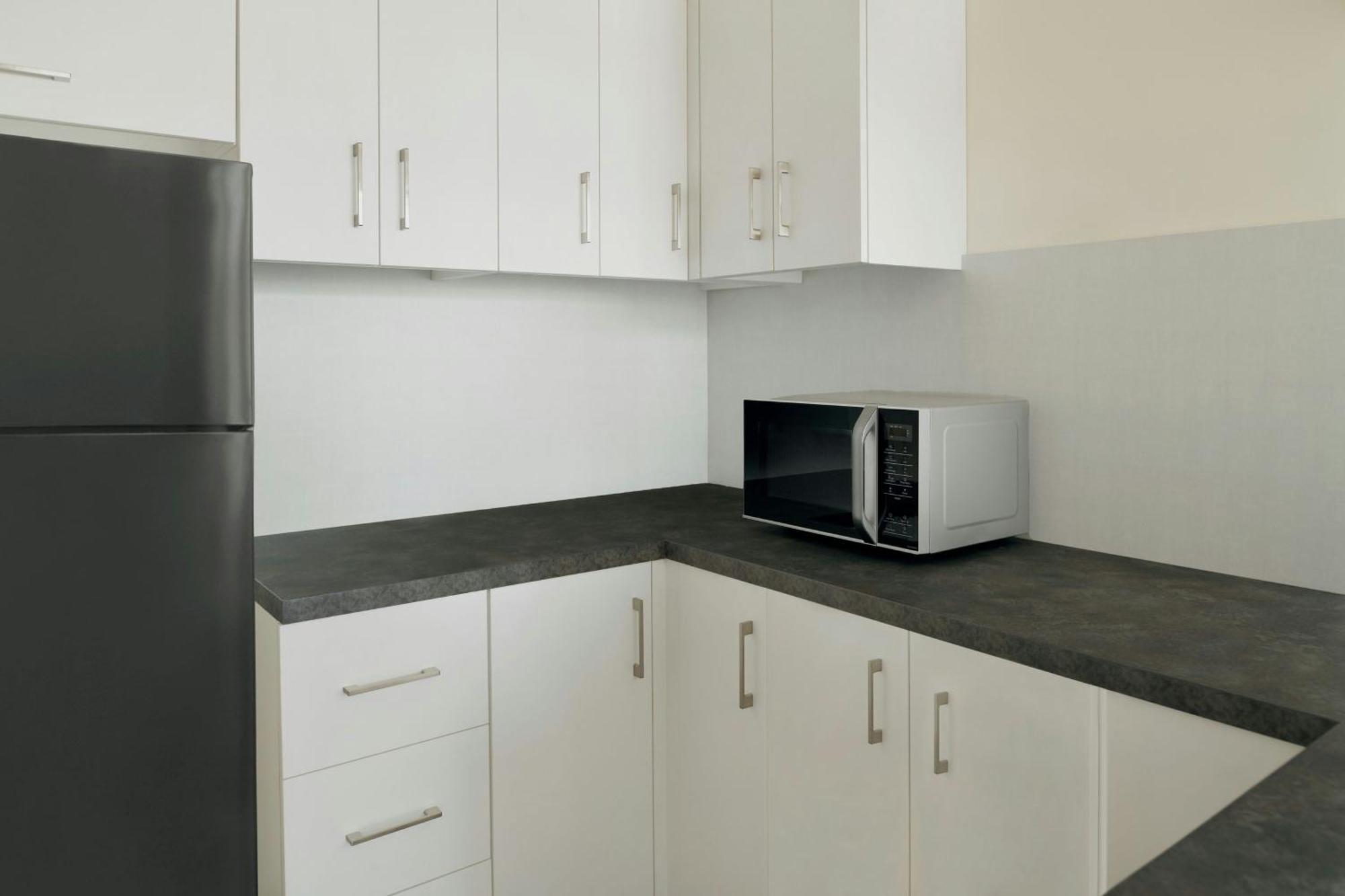 Delta Hotels By Marriott City Center Доха Екстер'єр фото A typical microwave oven